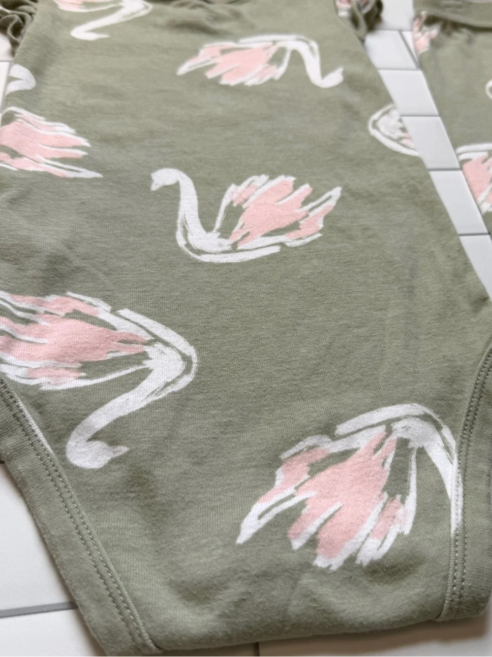 24M🦢 Carter’s Swan Print Sage Green & Pink Ruffle Sleeve Short Sleeve Bodysuit - Picture 8 of 10